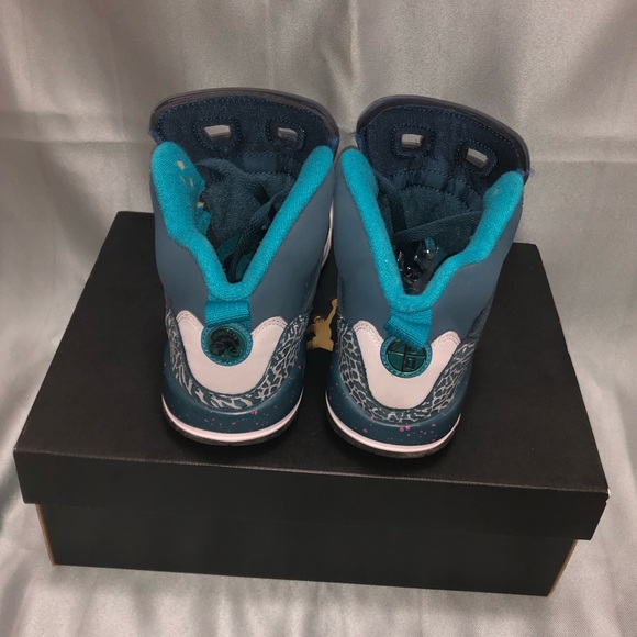 SIZE 5.5Y JORDAN 4s - Picture 2 of 4